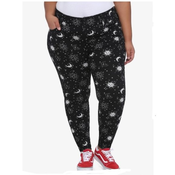 Hot Topic NWT 26 PLUS Celestial Skinny Jeans Cute! - Picture 2 of 4